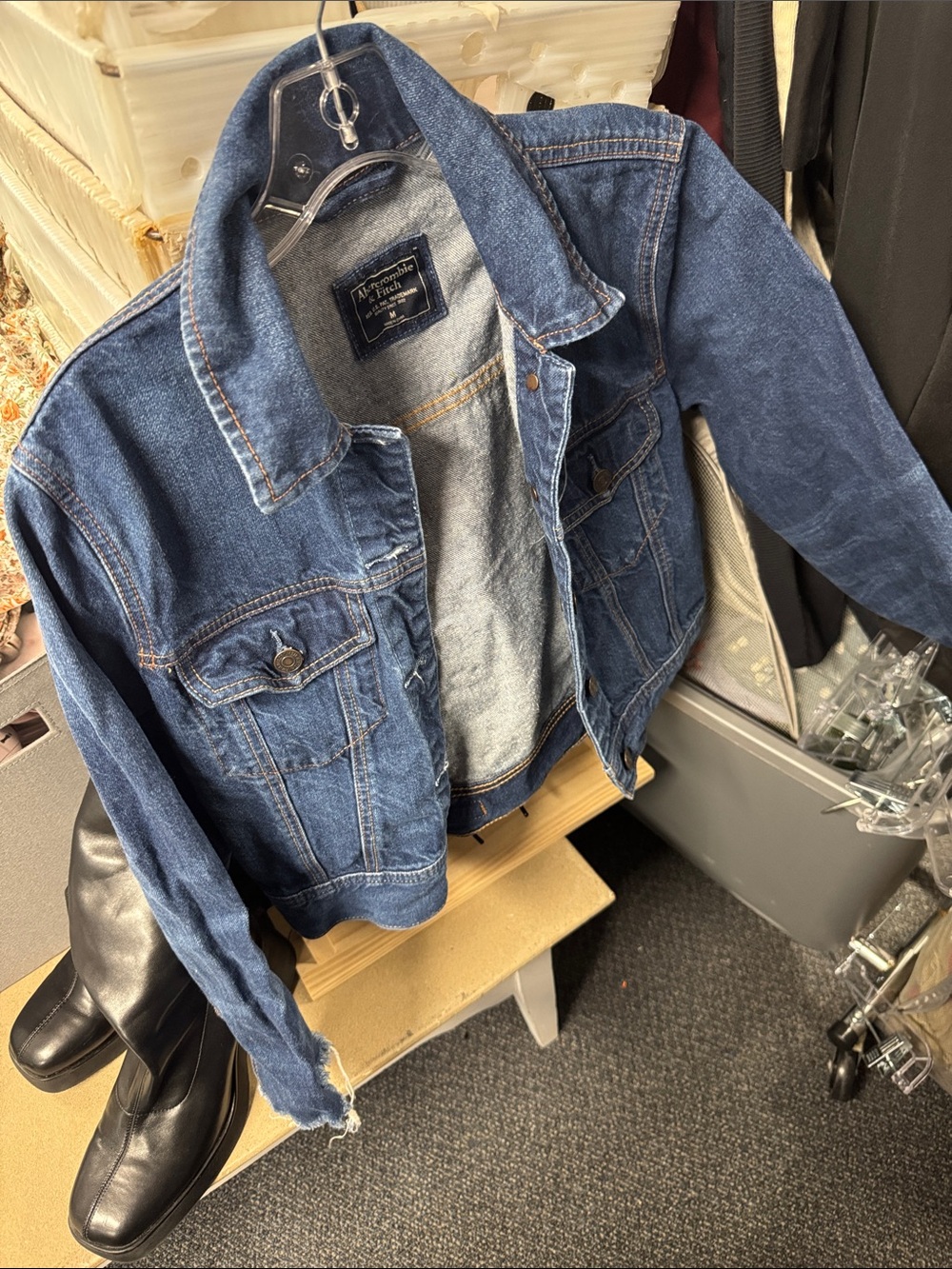Abercrombie and fitch crop denim jacket M // 100450